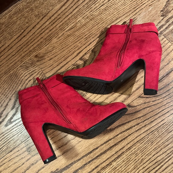 EUC! Cherry Perfect Holiday Red Bow Ankle Booties. By Impo. Size 6 - Picture 6 of 12
